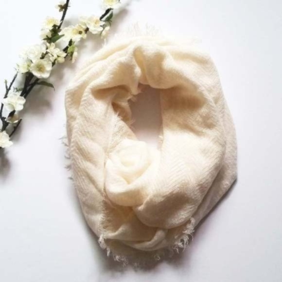 NWT Cream Scarf Dress Barn Cozy Cream Color Fringe Infinity Scarf - Picture 1 of 8